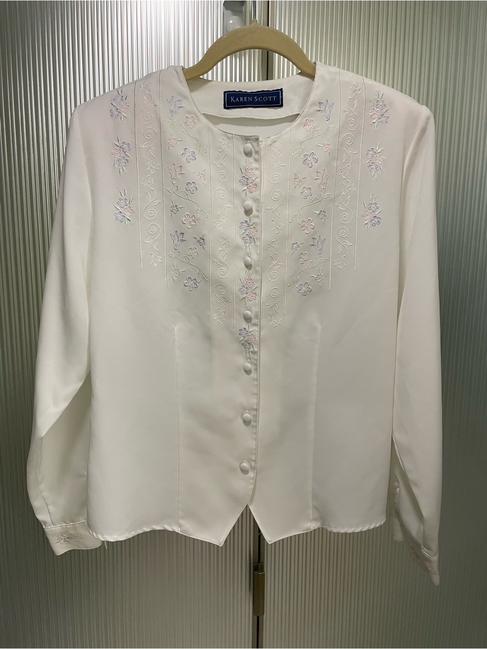 Karen Scott Women’s Embroidered Long Sleeve Blouse  Size 8 White Button Up